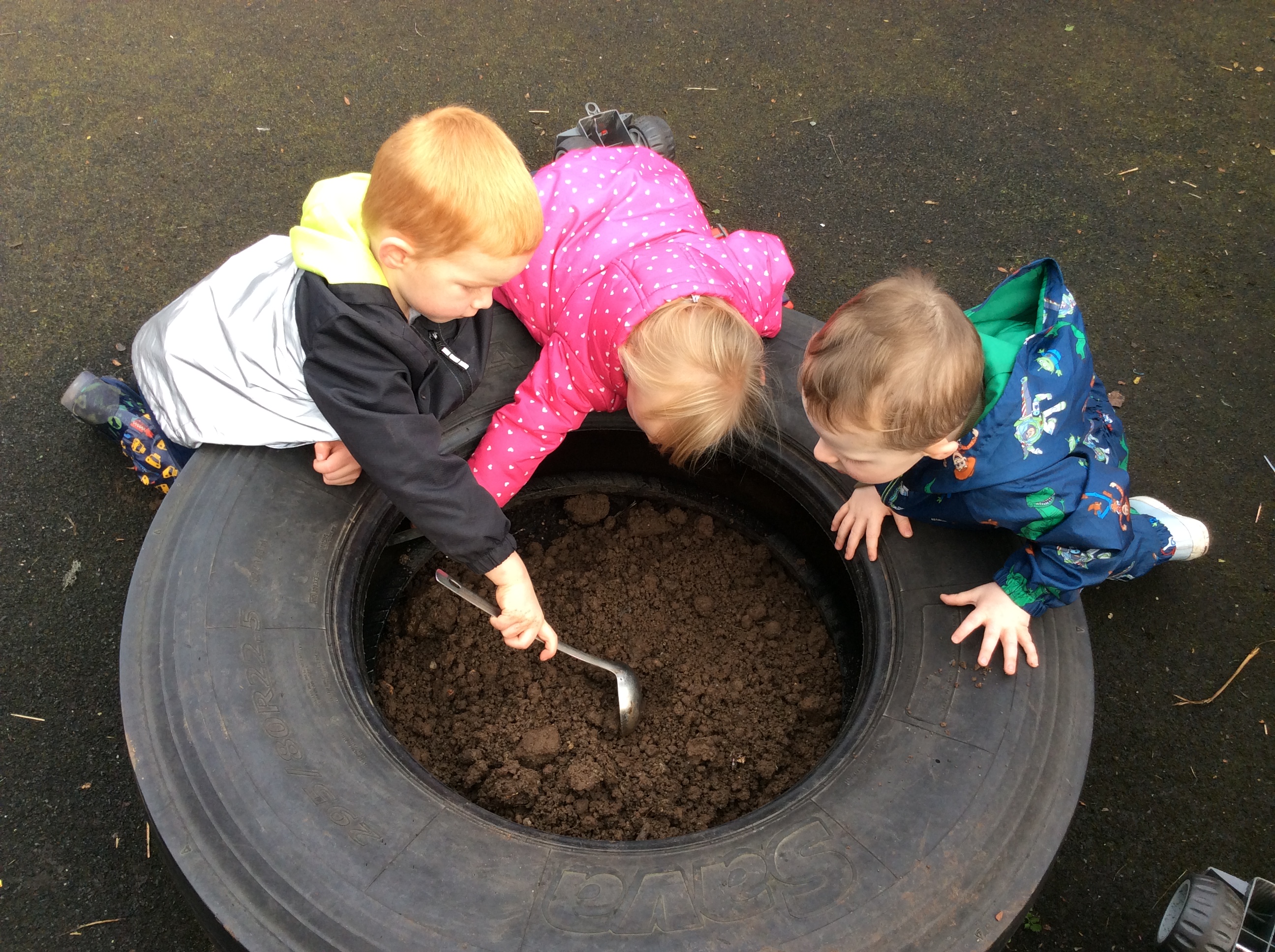 children digging